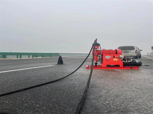 新罗马路路基路面开裂下沉注浆加固灌浆